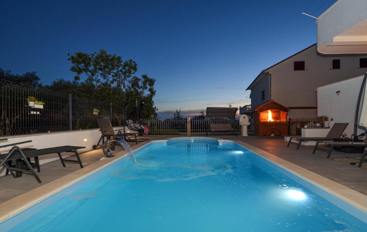 Apartment With Heated Pool And Sea View Trogir Exteriér fotografie