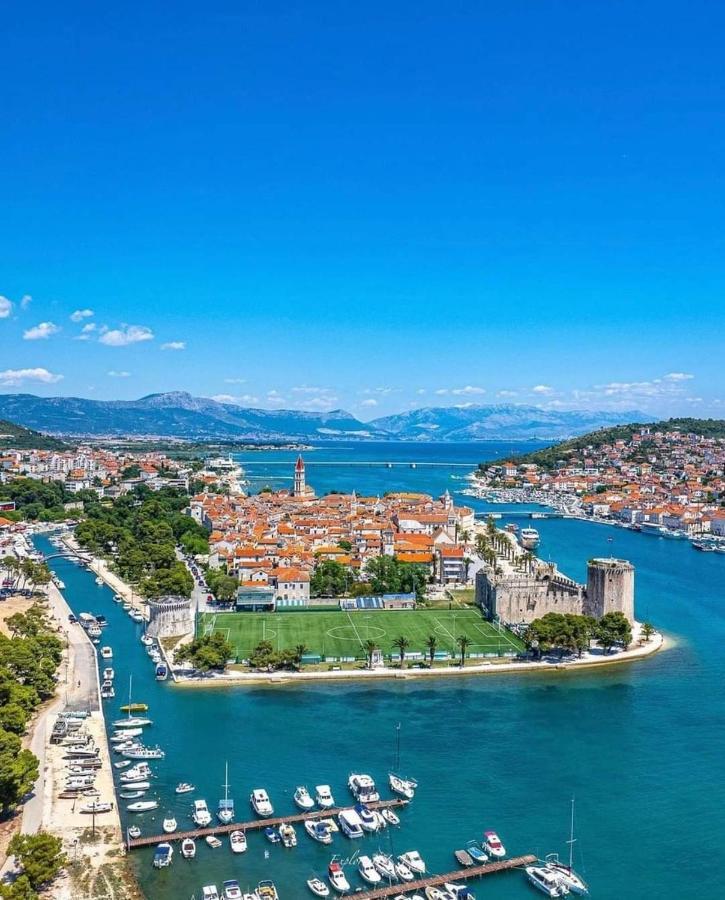Apartment With Heated Pool And Sea View Trogir Exteriér fotografie