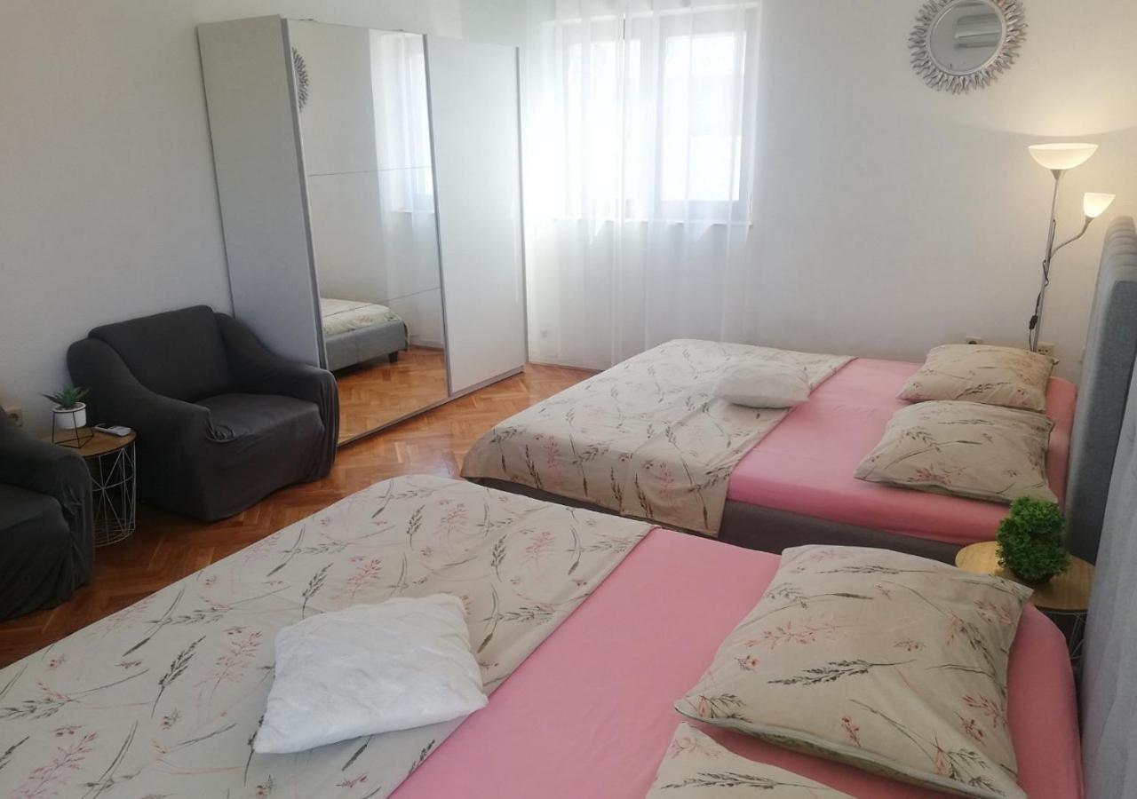 Apartment With Heated Pool And Sea View Trogir Exteriér fotografie